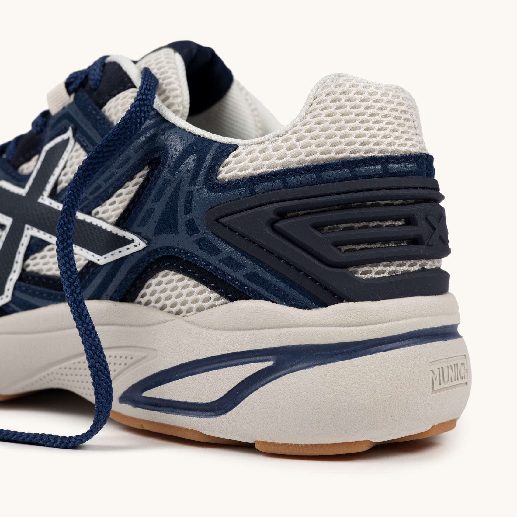 M2000 Sneaker Man